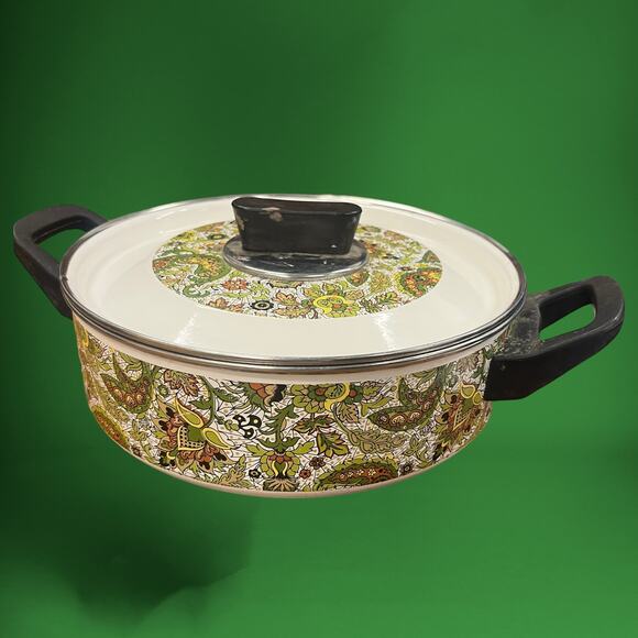Vintage 70’s Enameled Cast Iron Covered Pot/ Baking 9" Diameter Granny Cottage - Picture 6 of 14